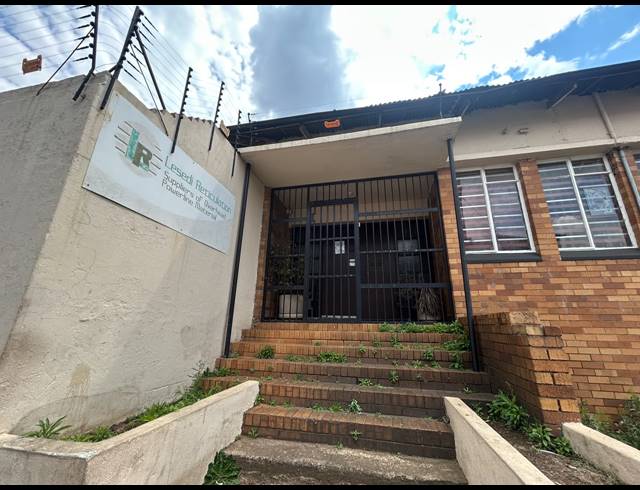 1,508M² WAREHOUSE TO LET IN NEWLANDS